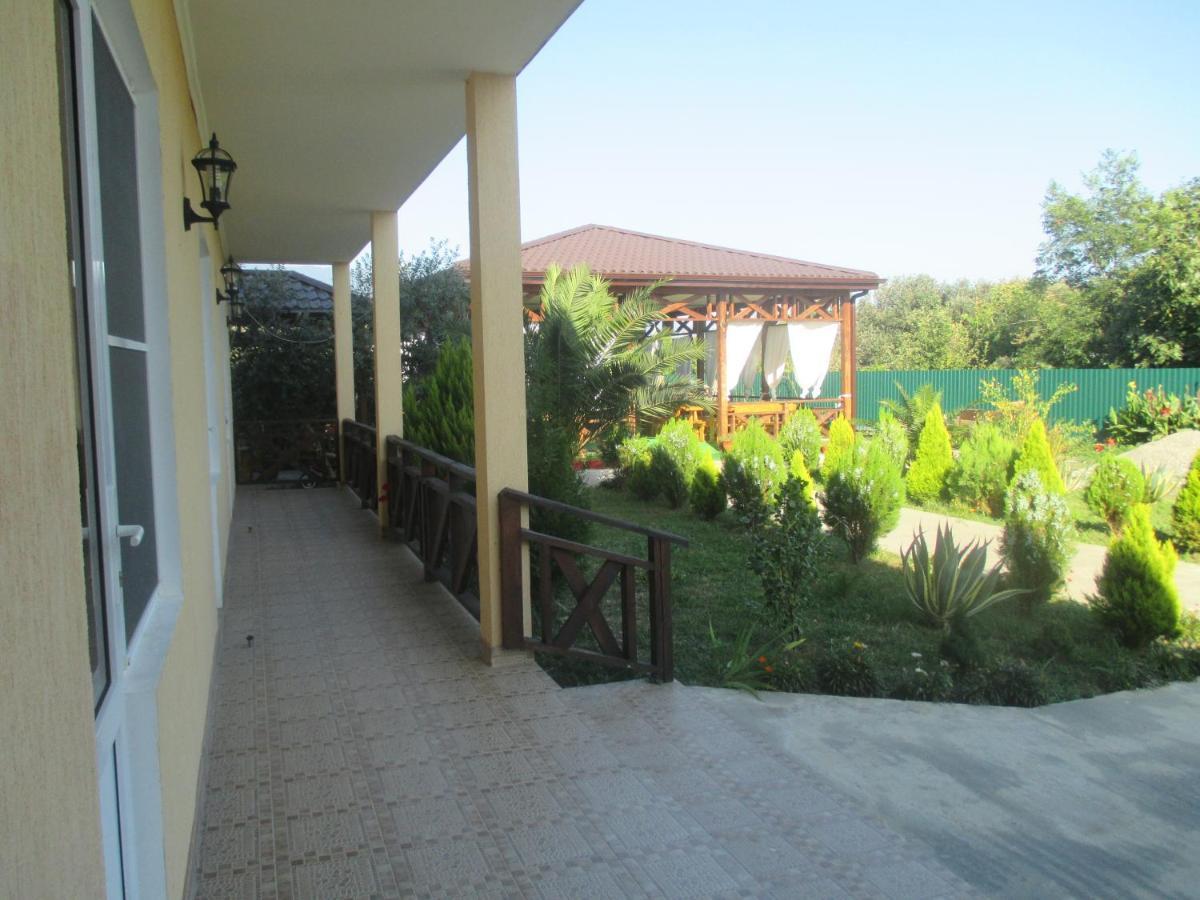 Guest House У Дедушки Самвела Alakhadzi Ngoại thất bức ảnh