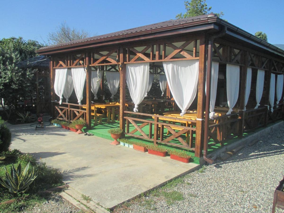 Guest House У Дедушки Самвела Alakhadzi Ngoại thất bức ảnh